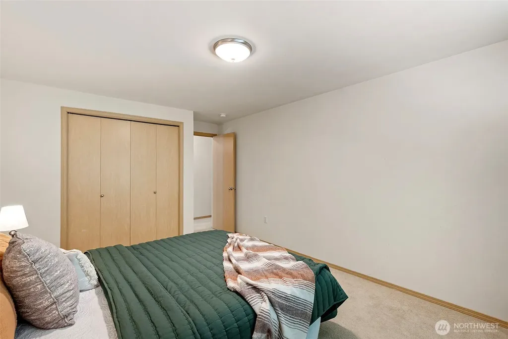 5560 NW Millglade Lane Bremerton WA 98312