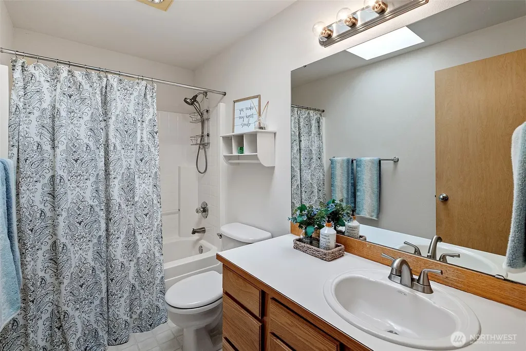 5560 NW Millglade Lane Bremerton WA 98312