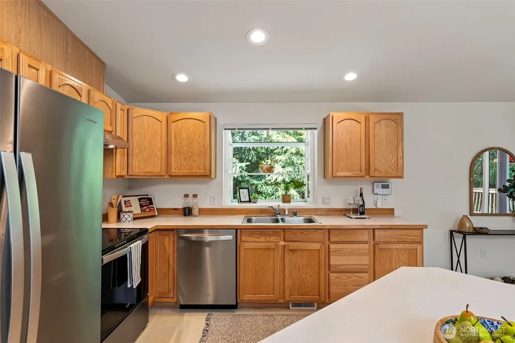 5560 NW Millglade Lane Bremerton WA 98312