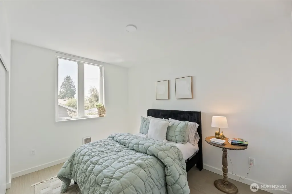 5819 Phinney Avenue N Seattle WA 98103