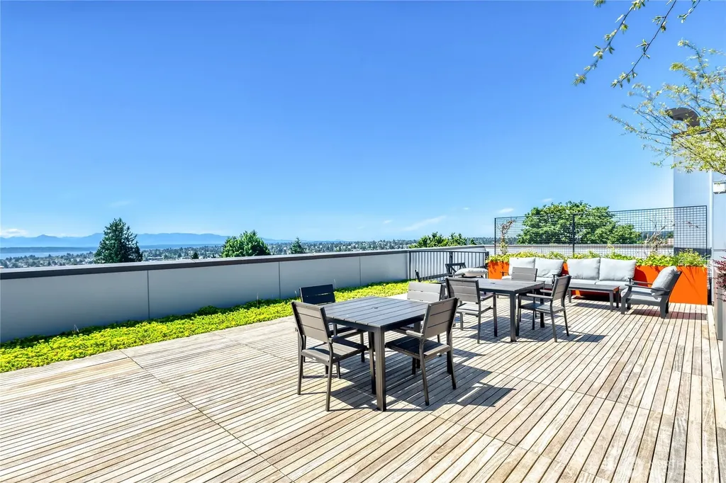 5819 Phinney Avenue N Seattle WA 98103