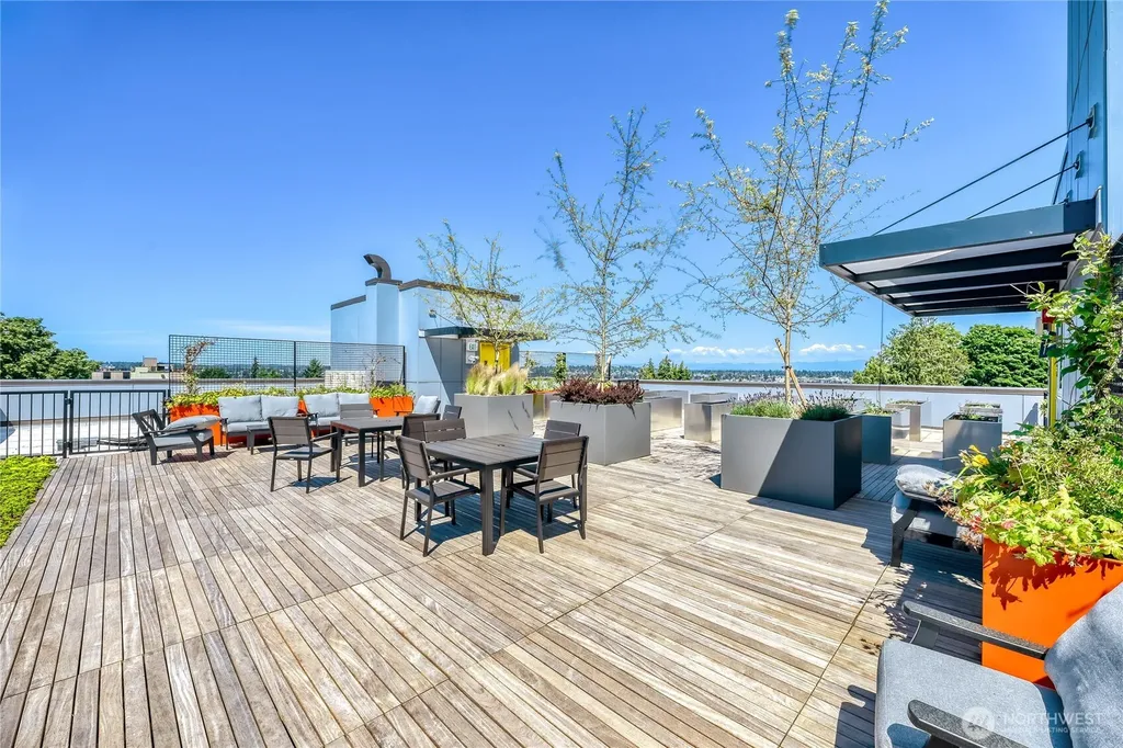 5819 Phinney Avenue N Seattle WA 98103