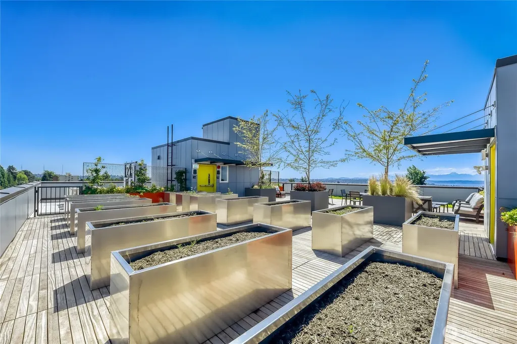 5819 Phinney Avenue N Seattle WA 98103