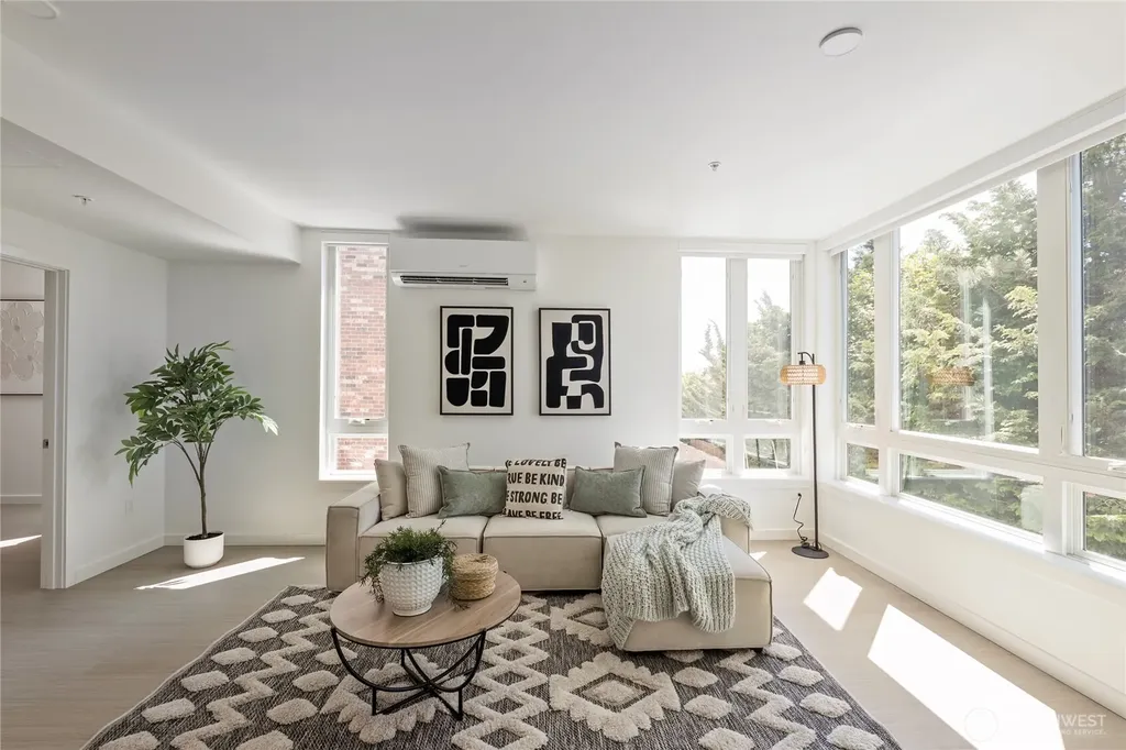 5819 Phinney Avenue N Seattle WA 98103