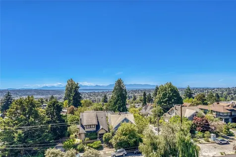 5819 Phinney Avenue N Seattle WA 98103