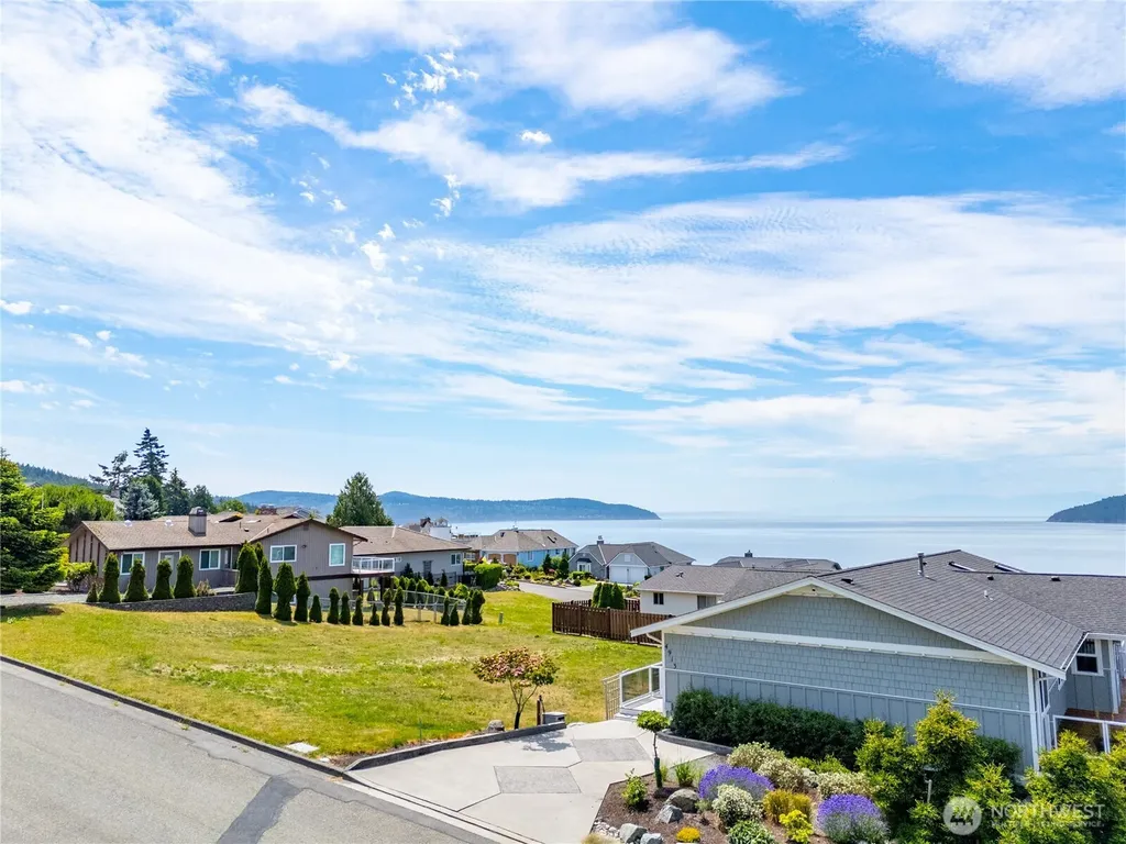 4916 Dundee Drive Anacortes WA 98221