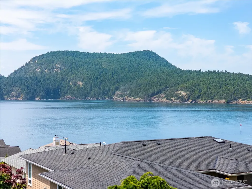 4916 Dundee Drive Anacortes WA 98221