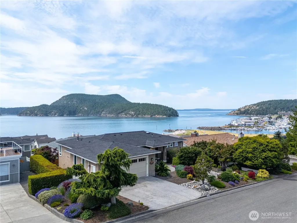 4916 Dundee Drive Anacortes WA 98221