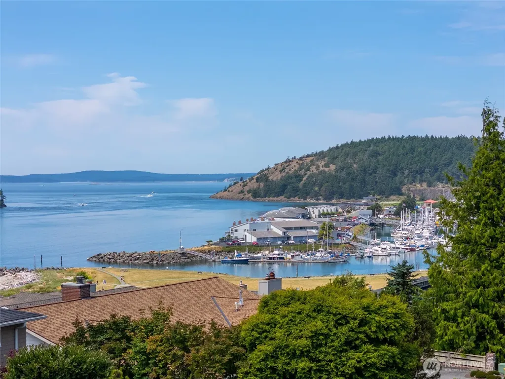 4916 Dundee Drive Anacortes WA 98221