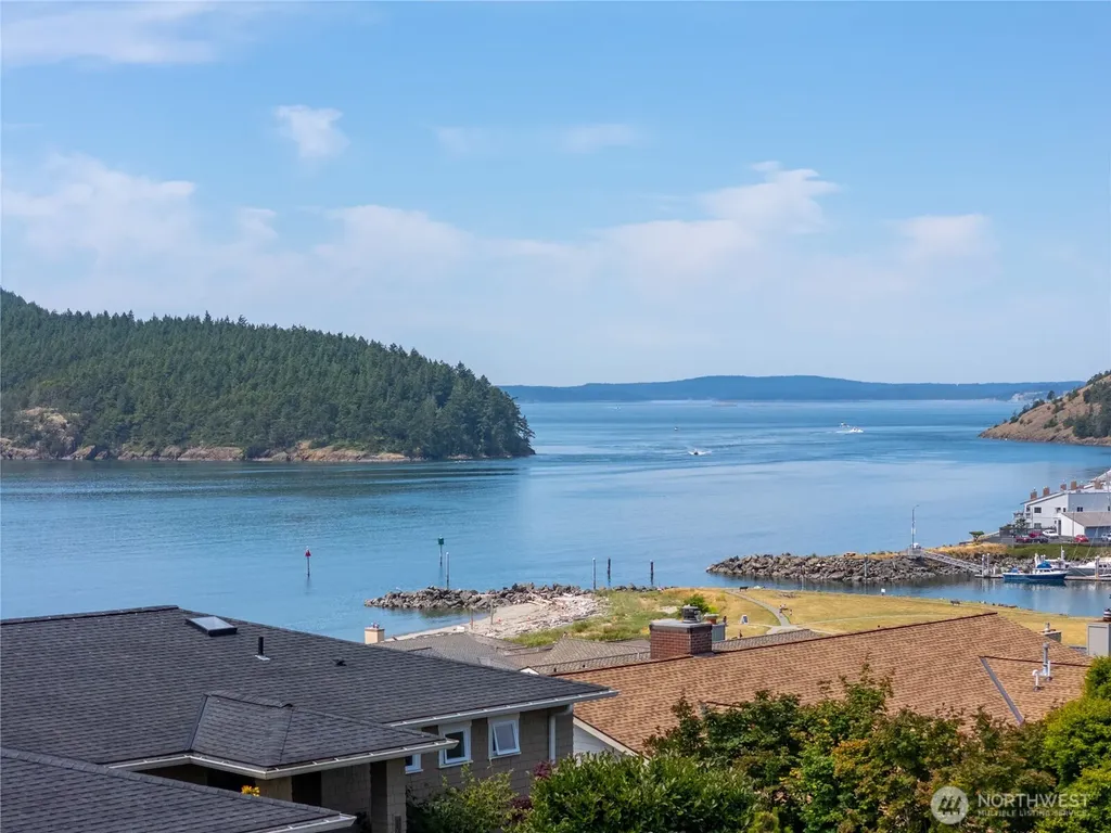 4916 Dundee Drive Anacortes WA 98221