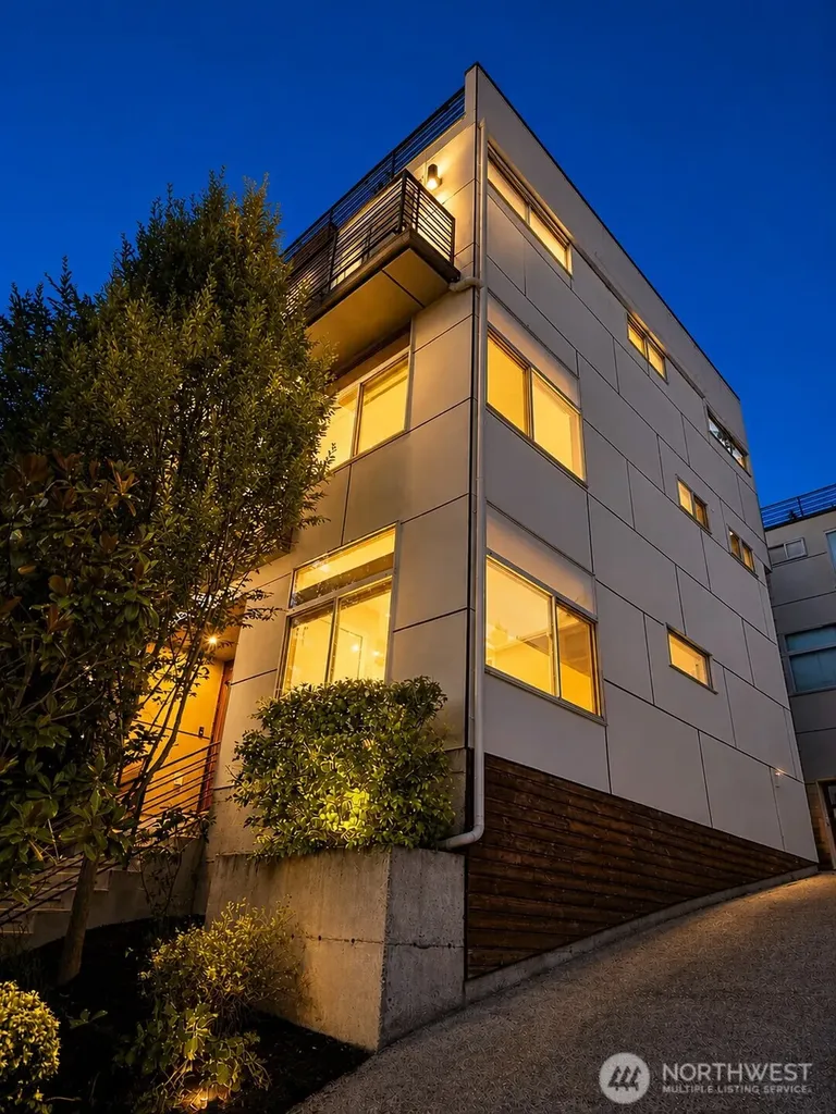 3638 B Courtland Place S Seattle WA 98144