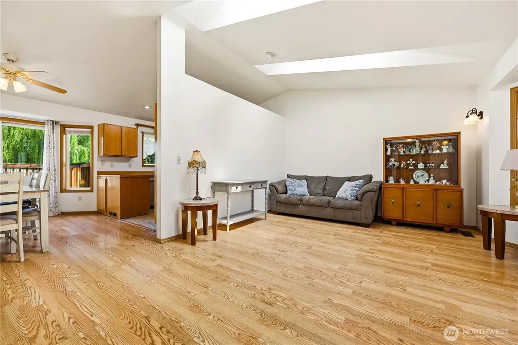 417 Yakima Boulevard Pacific WA 98047