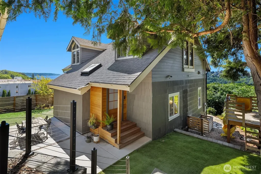 2508 13th Avenue W Seattle WA 98119