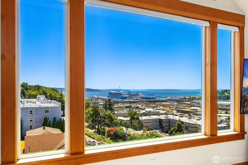 2508 13th Avenue W Seattle WA 98119
