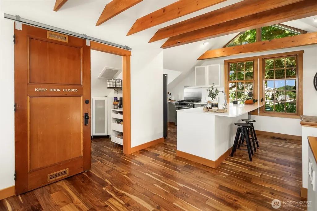 2508 13th Avenue W Seattle WA 98119