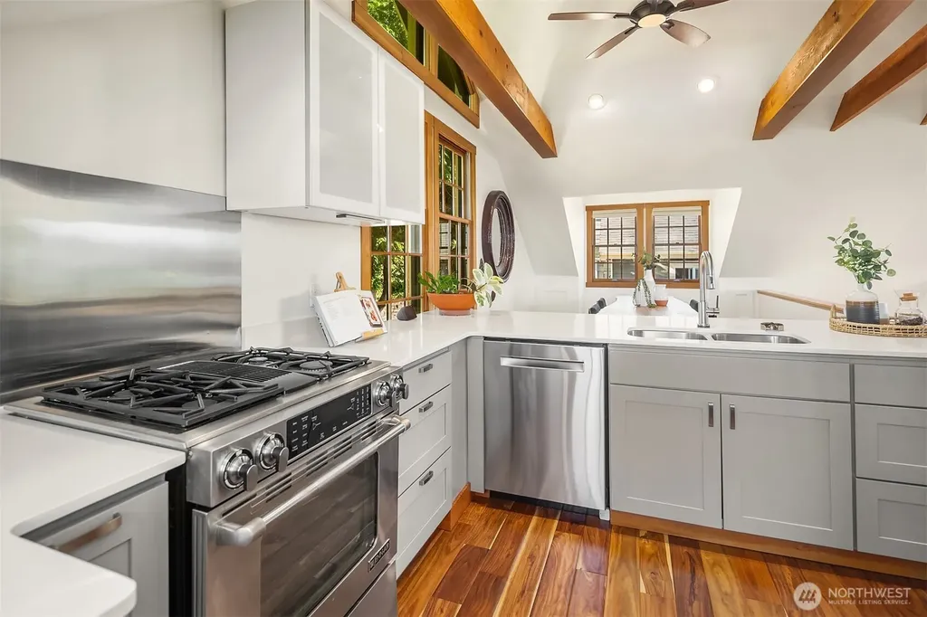 2508 13th Avenue W Seattle WA 98119