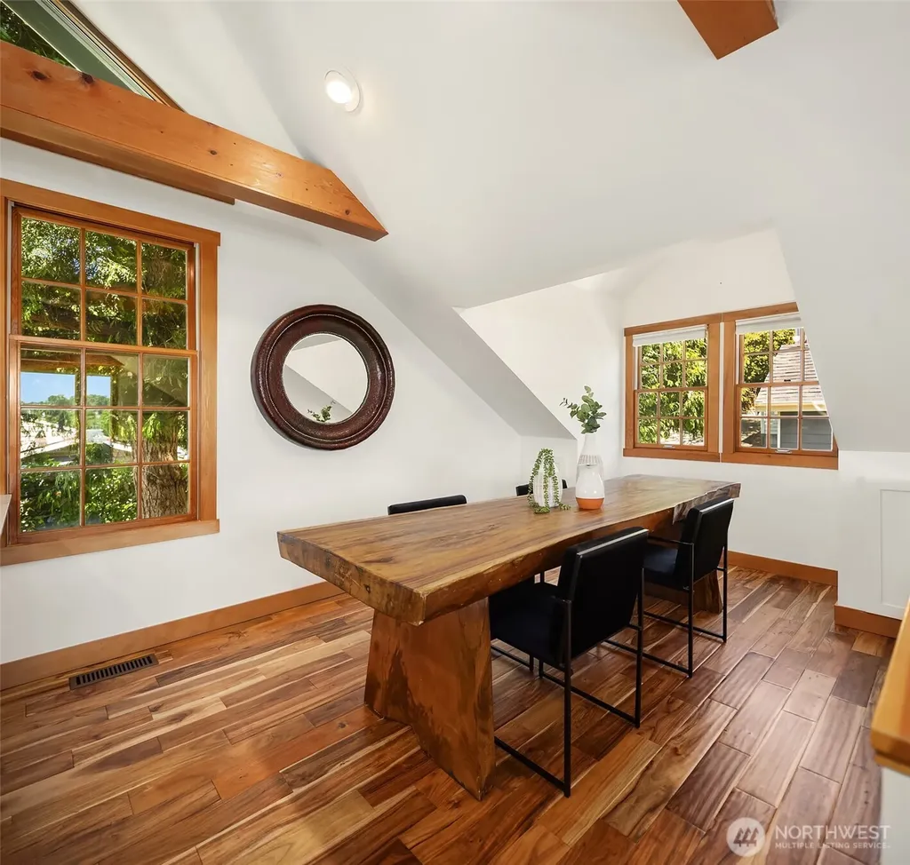 2508 13th Avenue W Seattle WA 98119