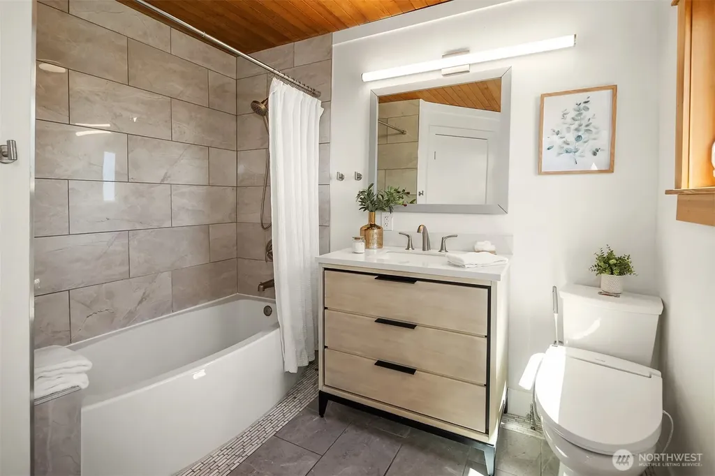 2508 13th Avenue W Seattle WA 98119