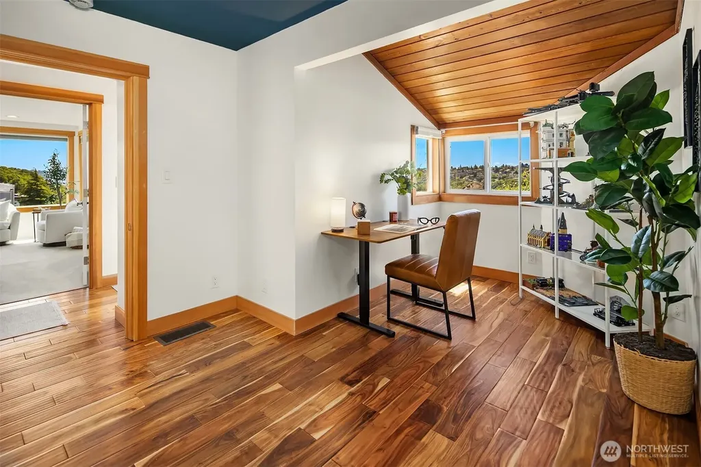 2508 13th Avenue W Seattle WA 98119