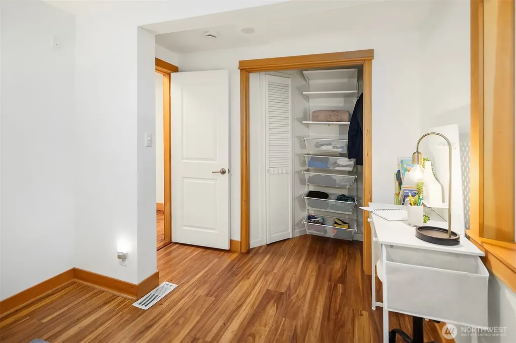 2508 13th Avenue W Seattle WA 98119