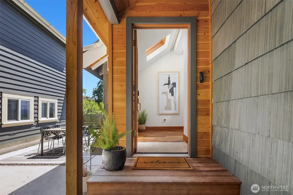 2508 13th Avenue W Seattle WA 98119