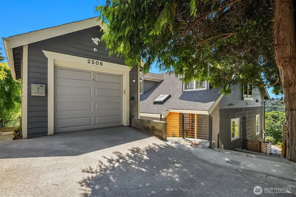2508 13th Avenue W Seattle WA 98119