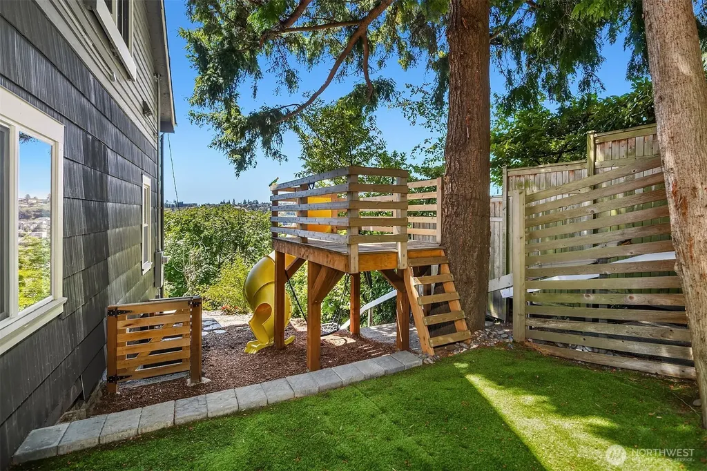 2508 13th Avenue W Seattle WA 98119
