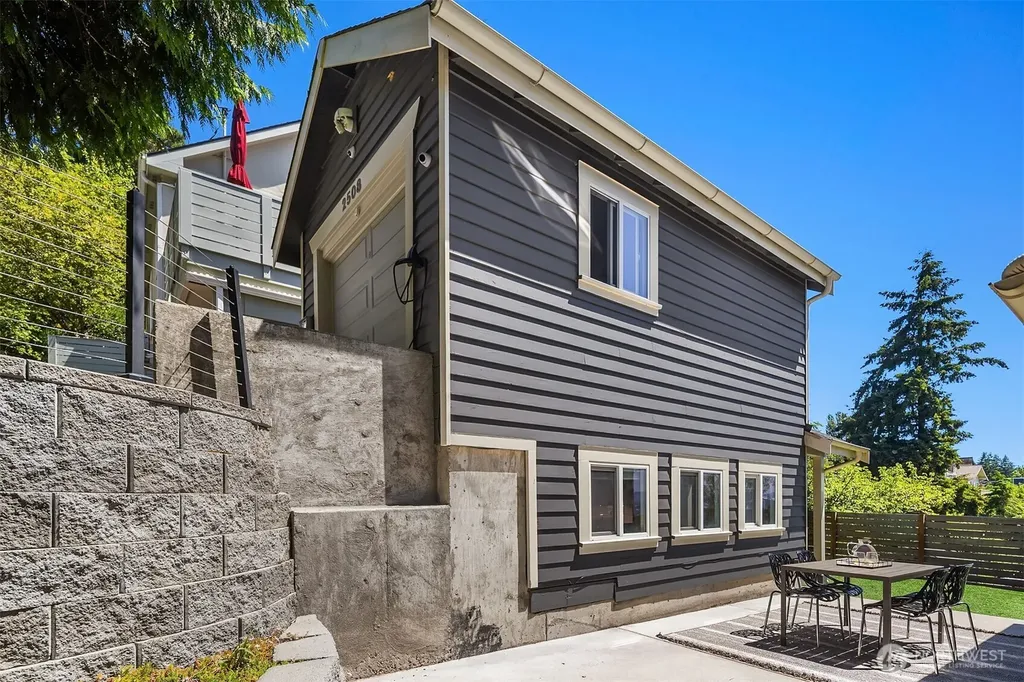 2508 13th Avenue W Seattle WA 98119