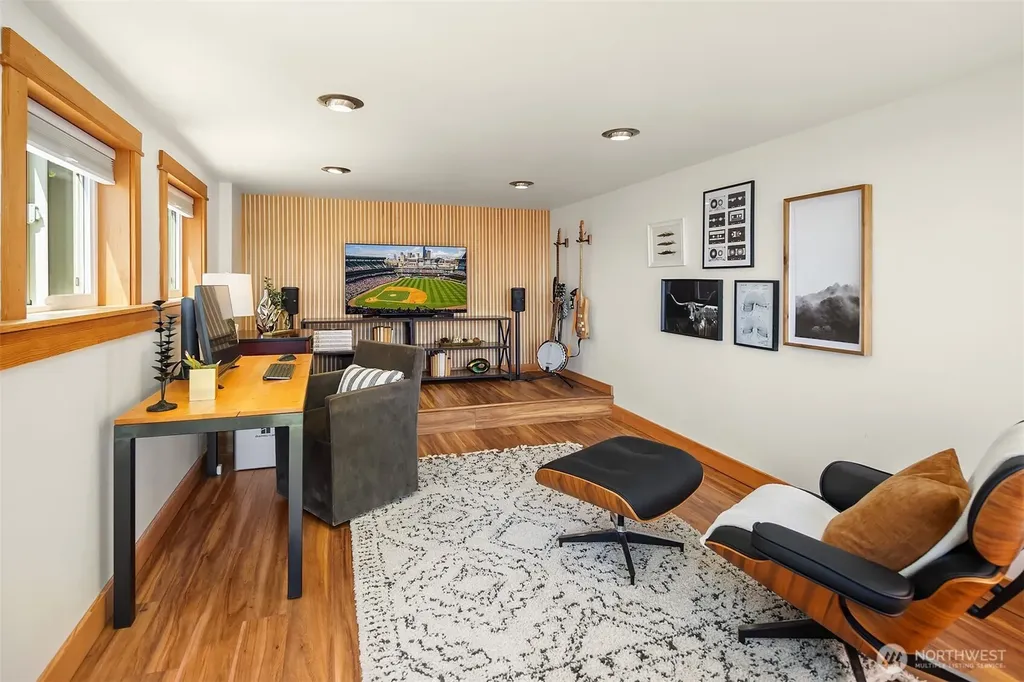 2508 13th Avenue W Seattle WA 98119
