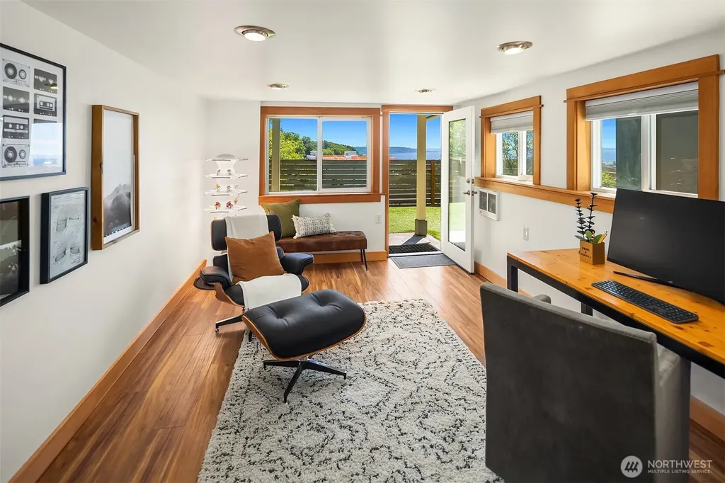 2508 13th Avenue W Seattle WA 98119