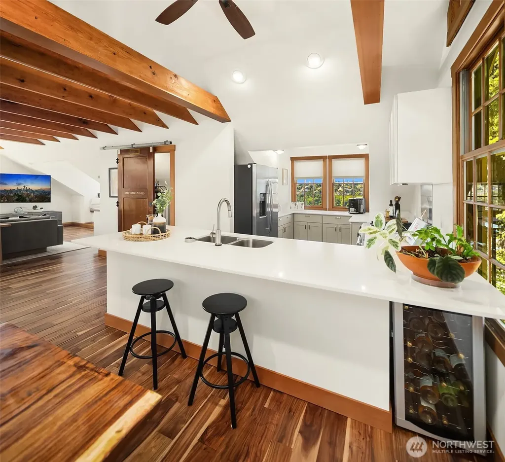 2508 13th Avenue W Seattle WA 98119