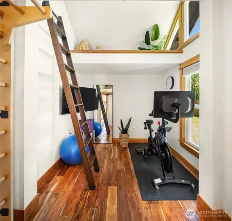 2508 13th Avenue W Seattle WA 98119