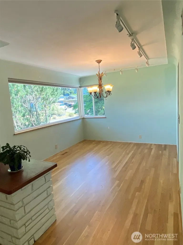 6609 Husky Way SE Lacey WA 98503