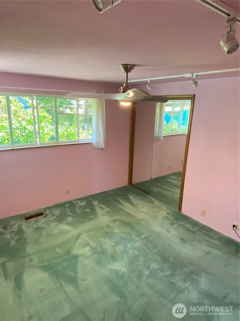 6609 Husky Way SE Lacey WA 98503