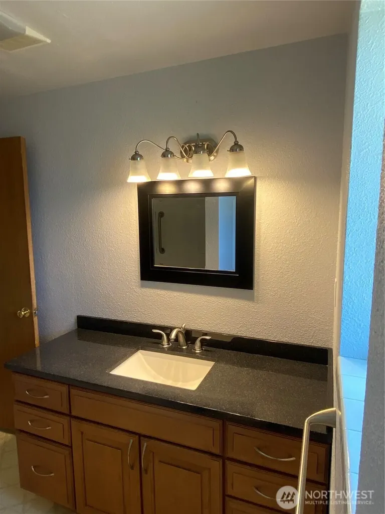6609 Husky Way SE Lacey WA 98503