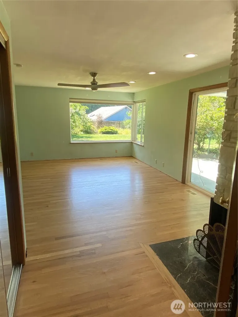 6609 Husky Way SE Lacey WA 98503