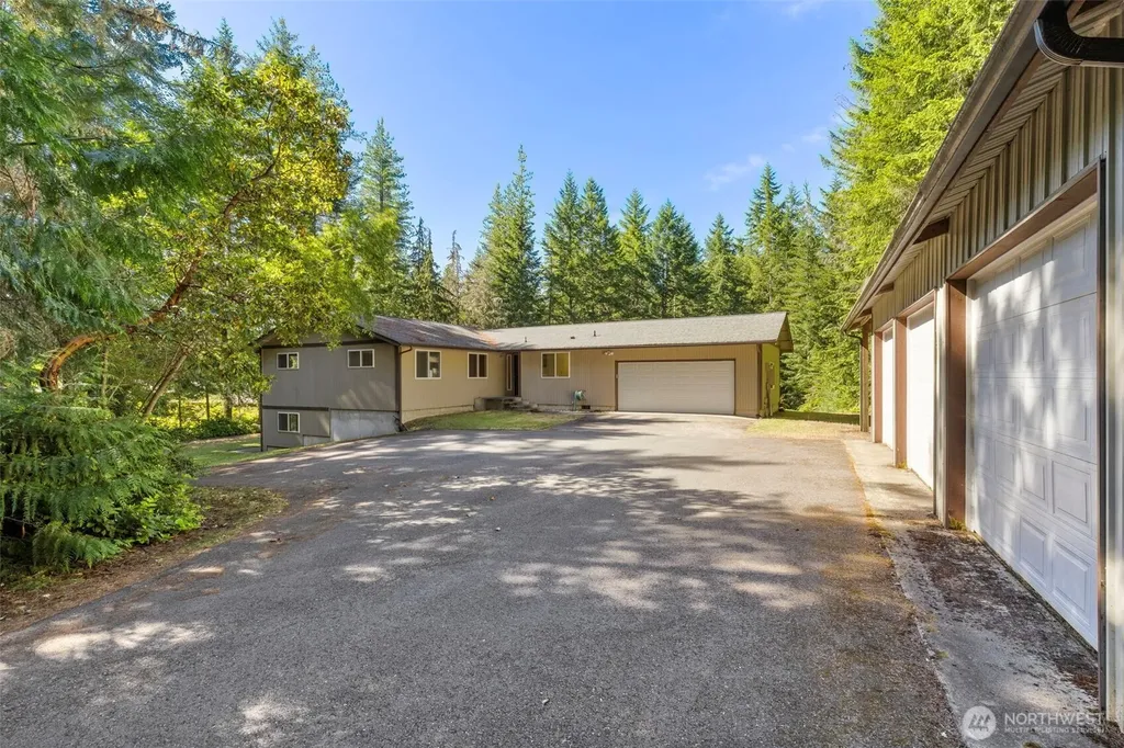 5582 NW Gross Road Bremerton WA 98312