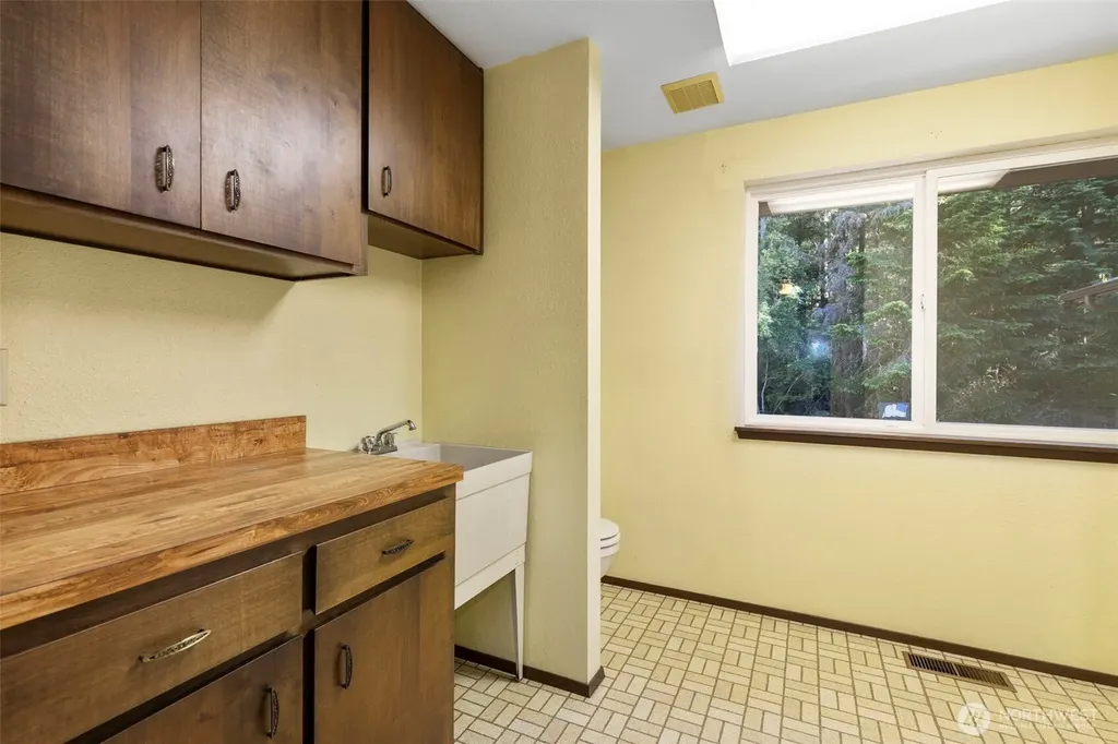 5582 NW Gross Road Bremerton WA 98312