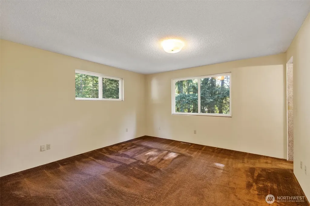 5582 NW Gross Road Bremerton WA 98312