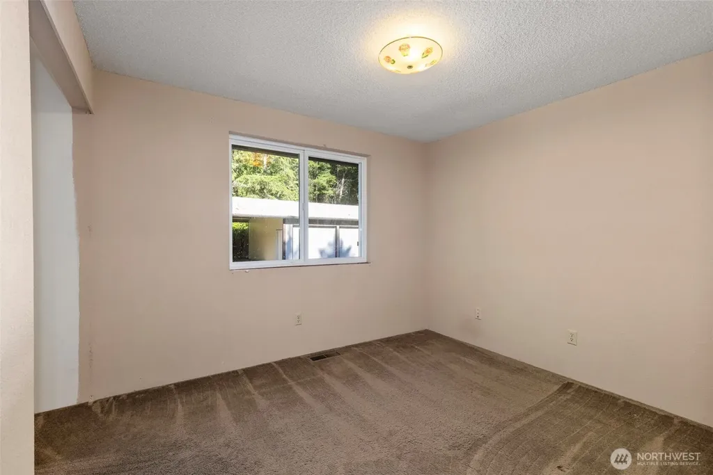 5582 NW Gross Road Bremerton WA 98312