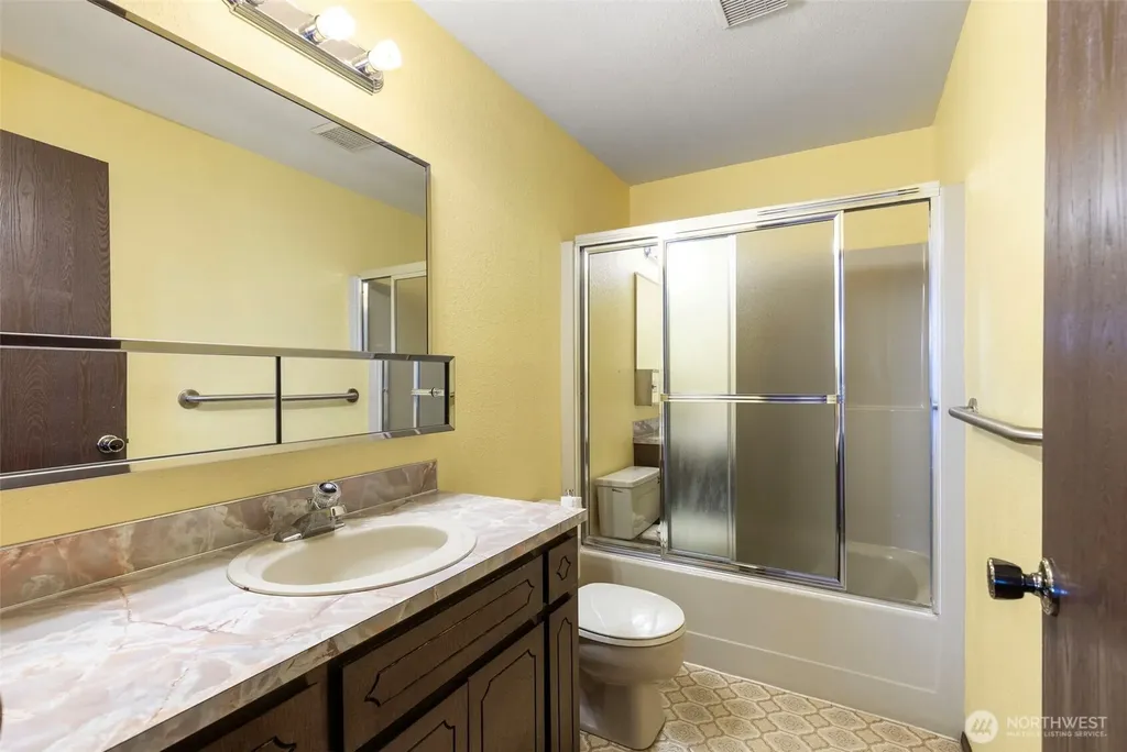 5582 NW Gross Road Bremerton WA 98312