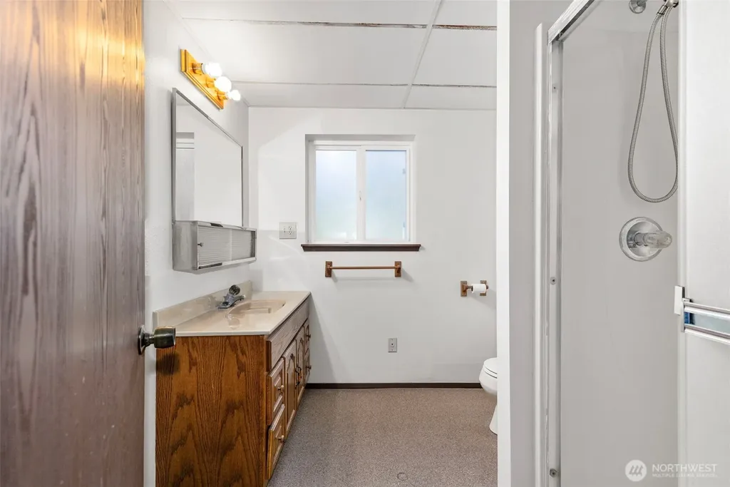 5582 NW Gross Road Bremerton WA 98312