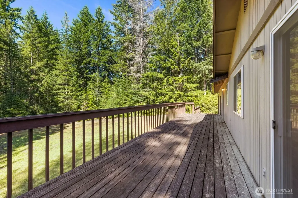 5582 NW Gross Road Bremerton WA 98312
