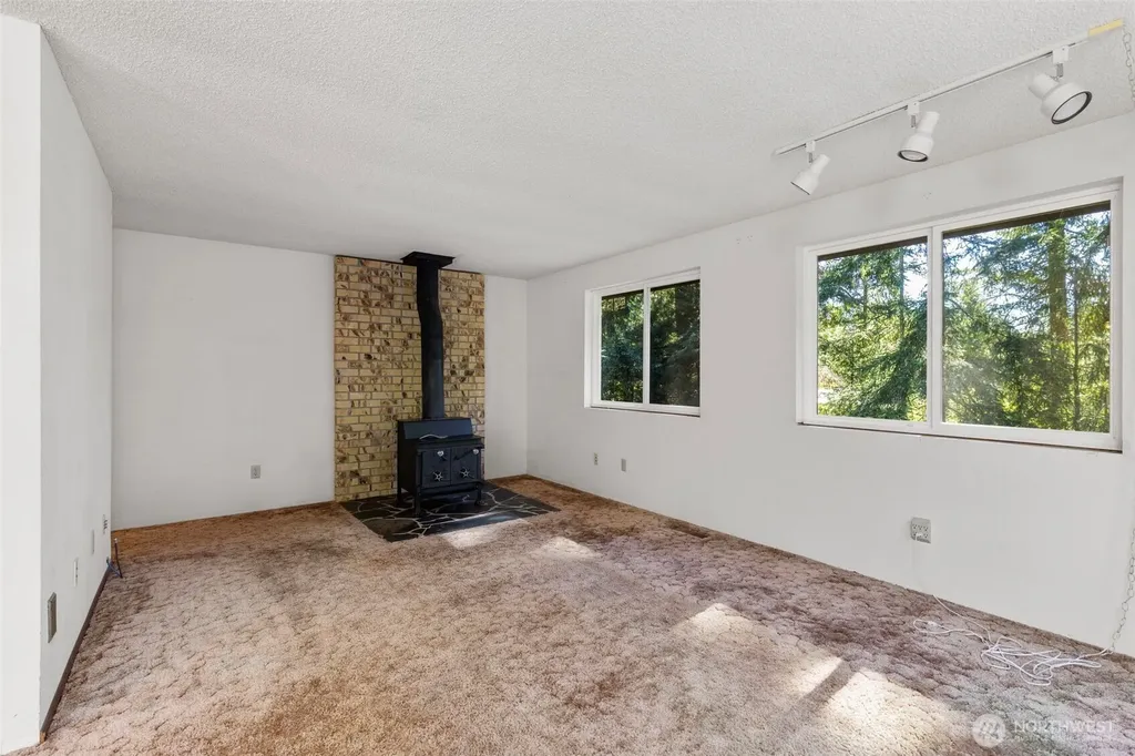 5582 NW Gross Road Bremerton WA 98312