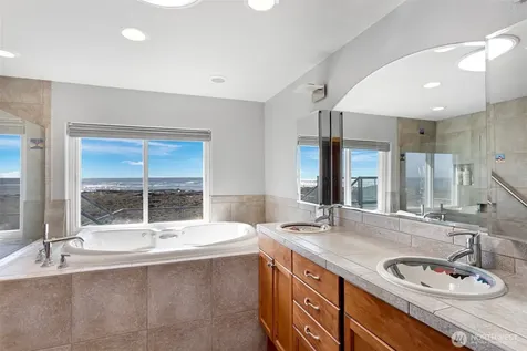 913 Riley Road Oak Harbor WA 98277