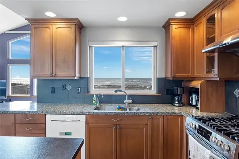 913 Riley Road Oak Harbor WA 98277