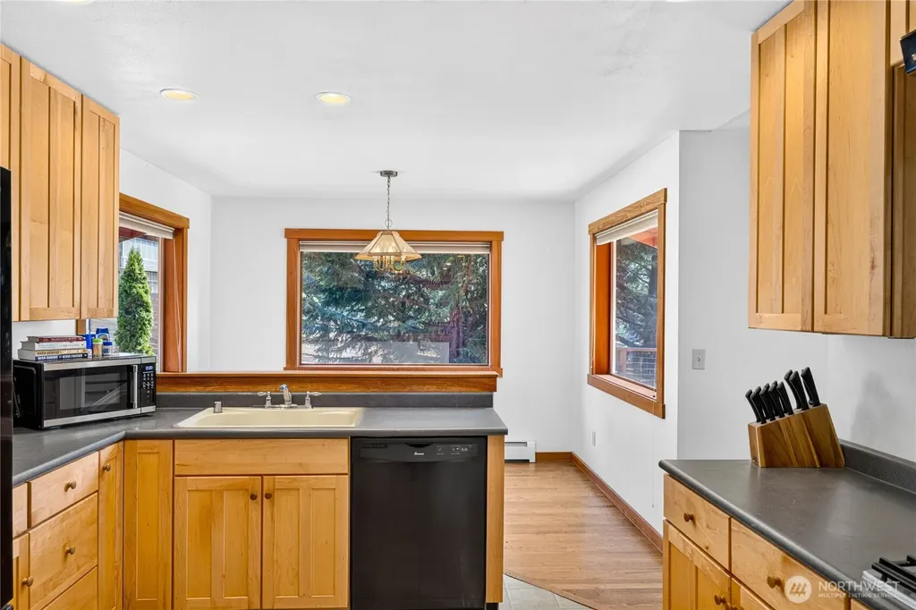 17261 Golden View Avenue La Conner WA 98257