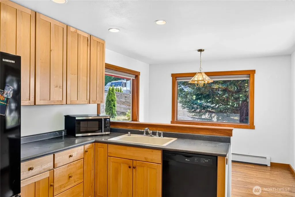 17261 Golden View Avenue La Conner WA 98257