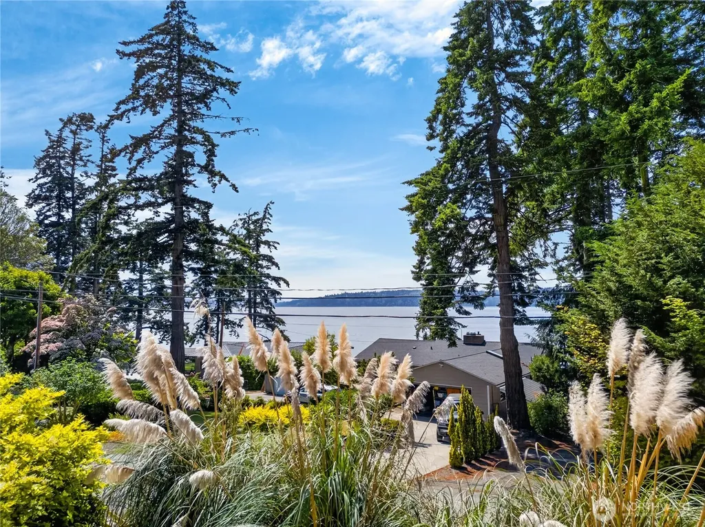 17261 Golden View Avenue La Conner WA 98257