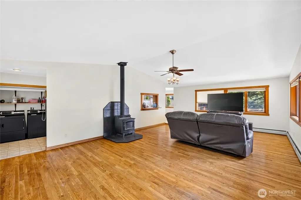 17261 Golden View Avenue La Conner WA 98257
